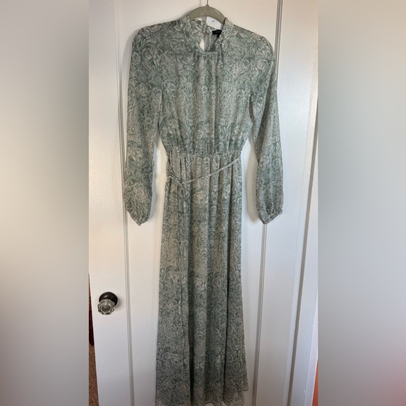 Halogen Dresses & Skirts - Halogen Elegant Sage Green Print Maxi Dress, Metallic Silver Thread